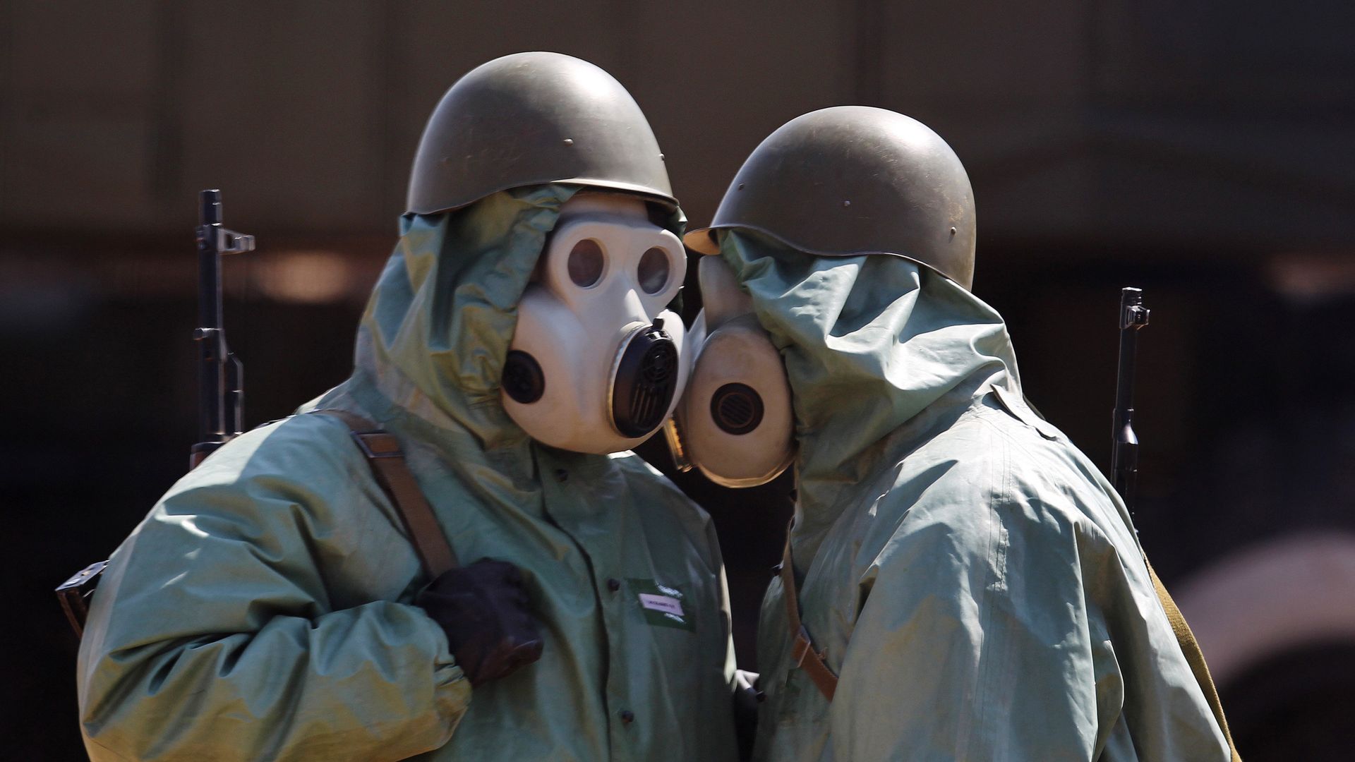Militares em posto de combate, vestindo equipamentos de proteção química, durante exercícios de grande escala envolvendo a Força Aérea e as forças de defesa aérea da Rússia, de Belarus e do Cazaquistão Militares em posto de combate, vestindo equipamentos de proteção química, durante exercícios de grande escala envolvendo a Força Aérea e as forças de defesa aérea da Rússia, de Belarus e do Cazaquistão - Sputnik Brasil, 1920, 08.10.2026