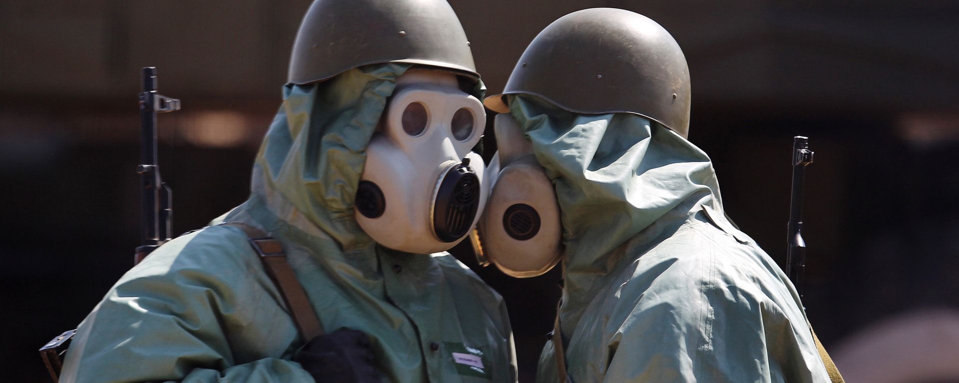 Militares em posto de combate, vestindo equipamentos de proteção química, durante exercícios de grande escala envolvendo a Força Aérea e as forças de defesa aérea da Rússia, de Belarus e do Cazaquistão - Sputnik Brasil, 1920, 08.10.2026