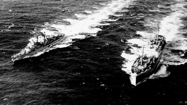 Navios de guerra durante a Crise dos Mísseis de Cuba - Sputnik Brasil