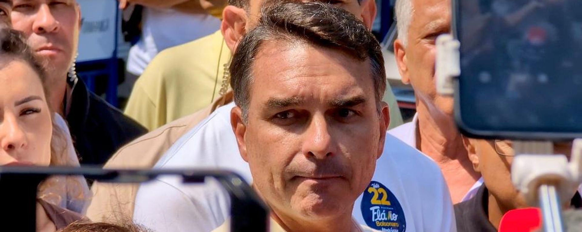 Senador e candidato a presidente Flávio Bolsonaro (PL-RJ) dá coletiva de imprensa durante reunião com lideranças e aliados na Barra da Tijuca. Rio de Janeiro, 9 de outubro de 2026 - Sputnik Brasil, 1920, 19.10.2026
