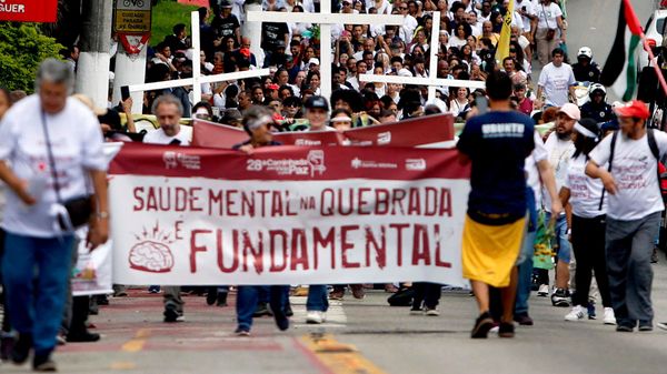 Caminhada pela Vida e pela Paz pede saúde mental na quebrada, nas ruas dos bairros Jardim Ângela e Jardim São Luís, na zona sul paulistana, até o Cemitério São Luiz, São Paulo, 2 de novembro de 2023 - Sputnik Brasil