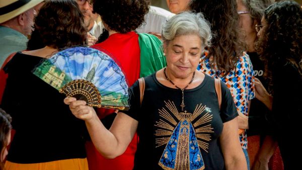 Devota da Nossa Senhora Aparecida,  padroeira do Brasil, celebrada dia 12 de outubro. - Sputnik Brasil