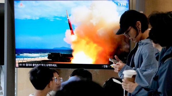 Lançamento de um míssil pela Coreia do Norte - Sputnik Brasil