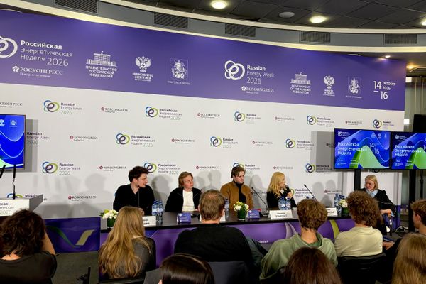 Jovens na Semana Russa de Energia 2026 em Moscou - Sputnik Brasil