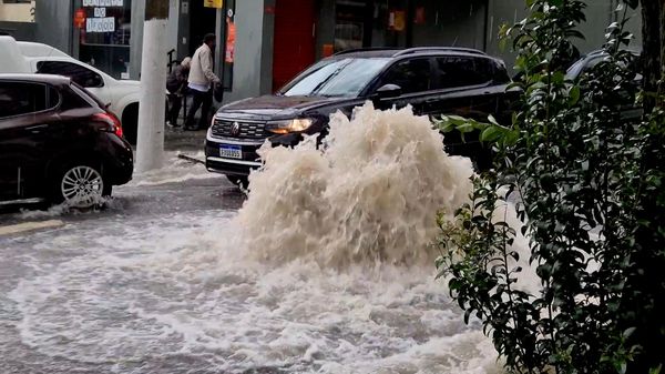 Cidade de São Paulo passou a ter risco de alagamentos devido a temporal em 14 de outubro de 2026 - Sputnik Brasil