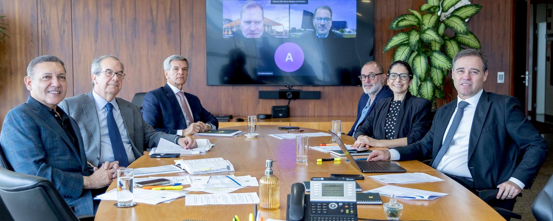Presidente do TSE, Kassio Nunes Marques, se reúne com demais ministros na sede do tribunal. Brasília (DF), 16 de outubro de 2026 - Sputnik Brasil, 1920, 16.10.2026