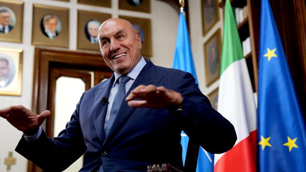 O ministro da Defesa da Itália, Guido Crosetto, durante entrevista, em Roma, em 2 de setembro de 2026 - Sputnik Brasil