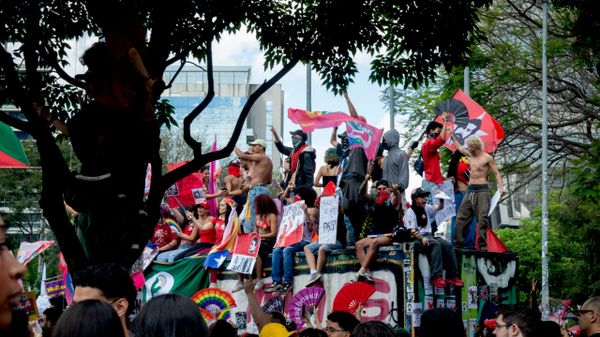 Manifestantes pró-eleição de Lula se concentraram no largo da Batata, em São Paulo, para apoiar a reeleição do atual presidente, em 18 de outubro de 2026 - Sputnik Brasil