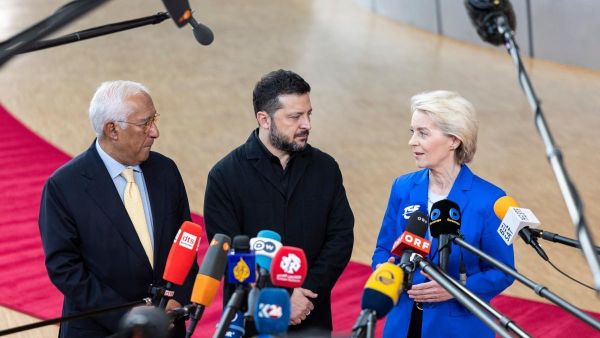 A presidente da Comissão Europeia, Ursula von der Leyen, o líder da UcrÂnia, Vladimir Zelensky, o presidente do Conselho Europeu, António Costa. - Sputnik Brasil