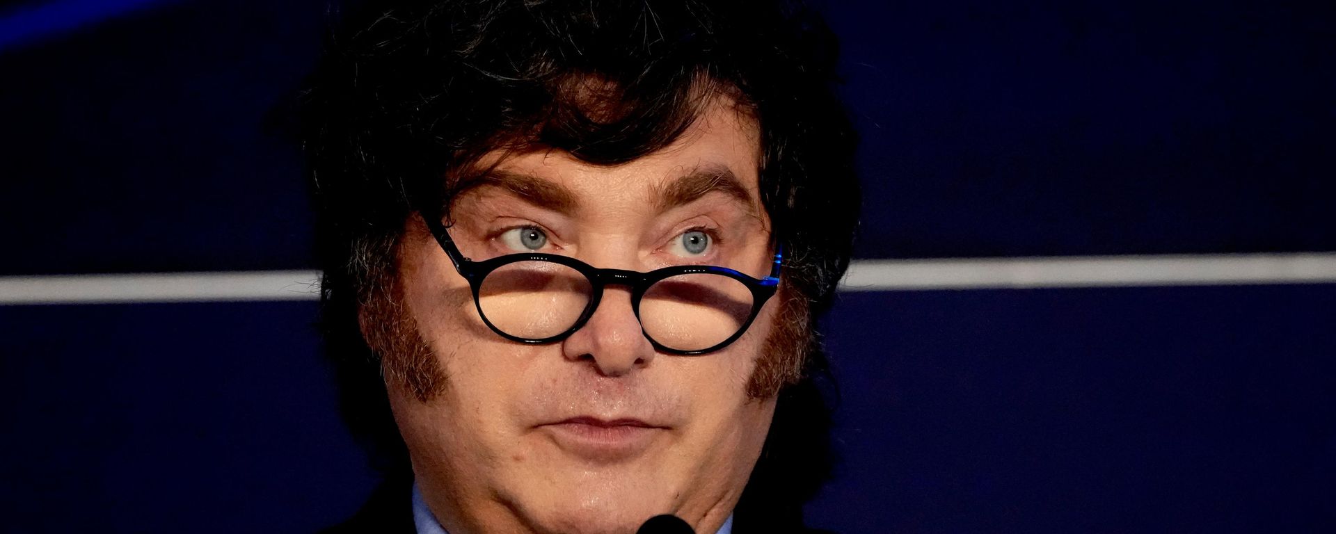 O presidente da Argentina, Javier Milei, discursa durante evento para atrair investimentos estrangeiros, em Paris, na França, em 1º de outubro de 2026 - Sputnik Brasil, 1920, 20.10.2026