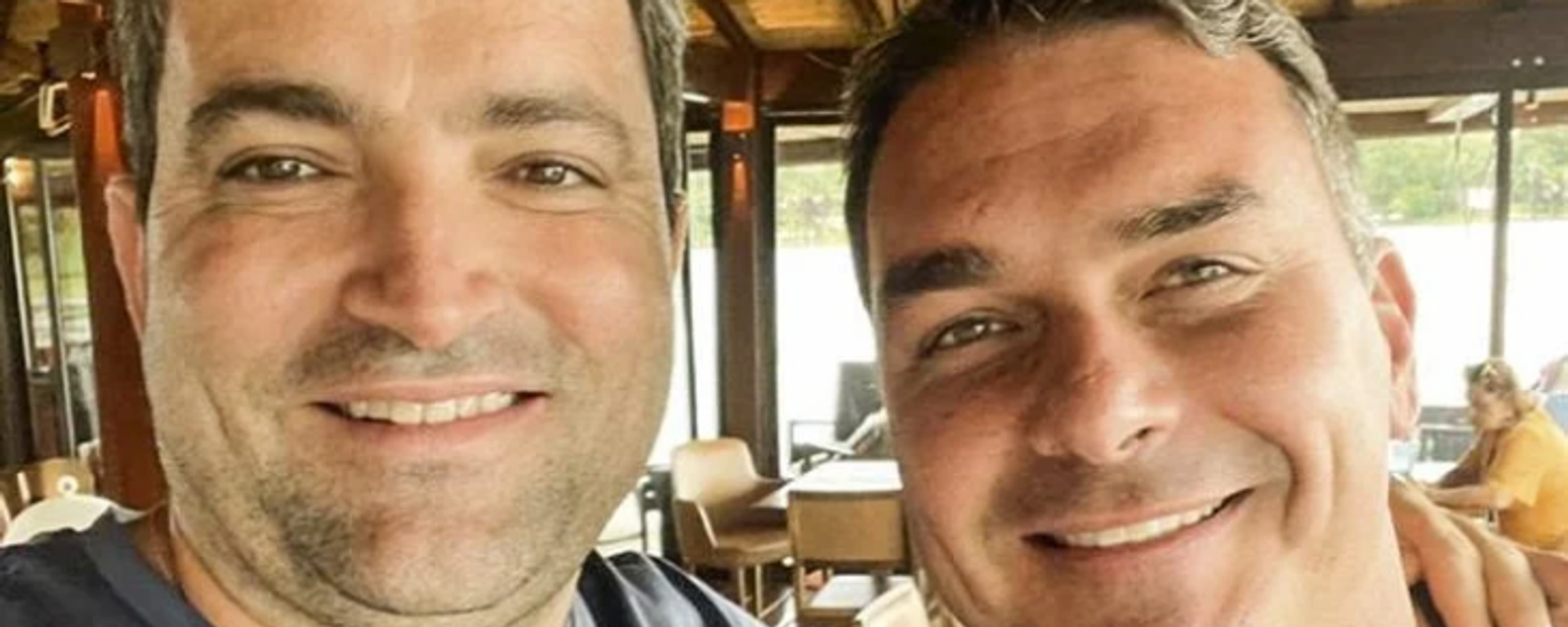 Advogado Willer Tomaz ao lado do senador Flávio Bolsonaro (PL-RJ) - Sputnik Brasil, 1920, 20.10.2026