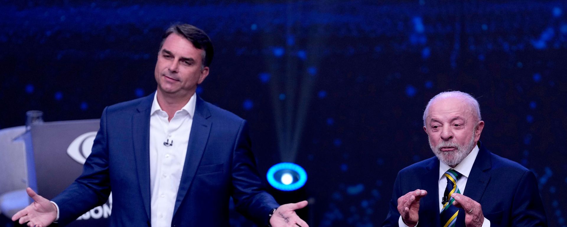 Flávio Bolsonaro (à esquerda) e Luiz Inácio Lula da Silva (à direita) durante debate presidencial na Band, em São Paulo, em 18 de outubro de 2026 - Sputnik Brasil, 1920, 22.10.2026
