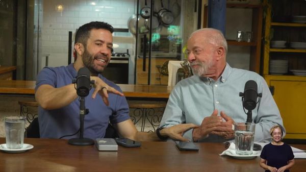 'Exército do Lula': Live de Lula e Janones supera 1 milhão de espectadores, 22 de outubro de 2026. - Sputnik Brasil