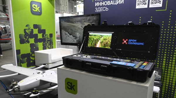 Беспилотный Авиационный Комплекс АИСТ на стенде Сколково  HeliRussia - Sputnik Brasil
