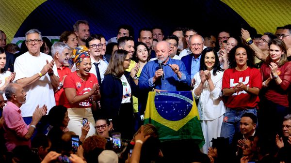 Lula discursa após vitória nas eleições 2026, no hotel Intercontinental, em São Paulo. Brasil, 26 de outubro de 2026 - Sputnik Brasil