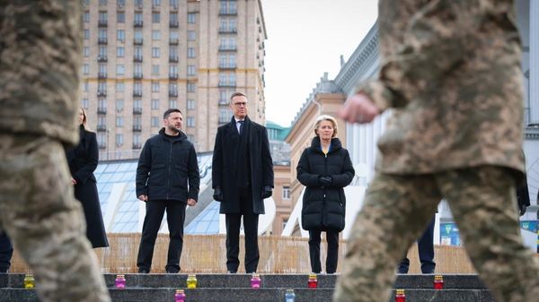 O líder da Ucrânia, Vladimir Zelensky, o presidente finlandês, Alexander Stubb, e a presidente da Comissão Europeia, Ursula von der Leyen. - Sputnik Brasil