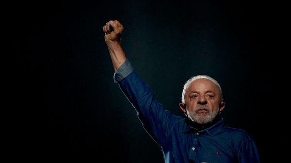 O presidente do Brasil, Luiz Inácio Lula da Silva (PT), durante ato em São Paulo após vencer as eleições presidenciais de 2026, em 25 de outubro de 2026 - Sputnik Brasil