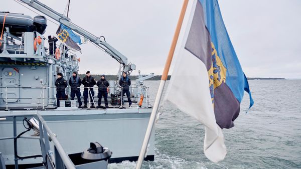 Navios da Marinha Estoniana navegam no mar Báltico em 9 de janeiro de 2025 como parte de um reforço nas patrulhas da Organização do Tratado do Atlântico Norte (OTAN) na região, após uma suspeita de sabotagem a cabos submarinos - Sputnik Brasil