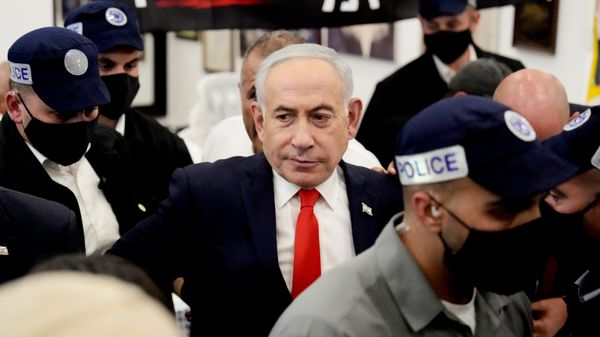 O primeiro-ministro de Israel, Benjamin Netanyahu, durante campanha em Tel Aviv, em 22 de outubro de 2026 - Sputnik Brasil