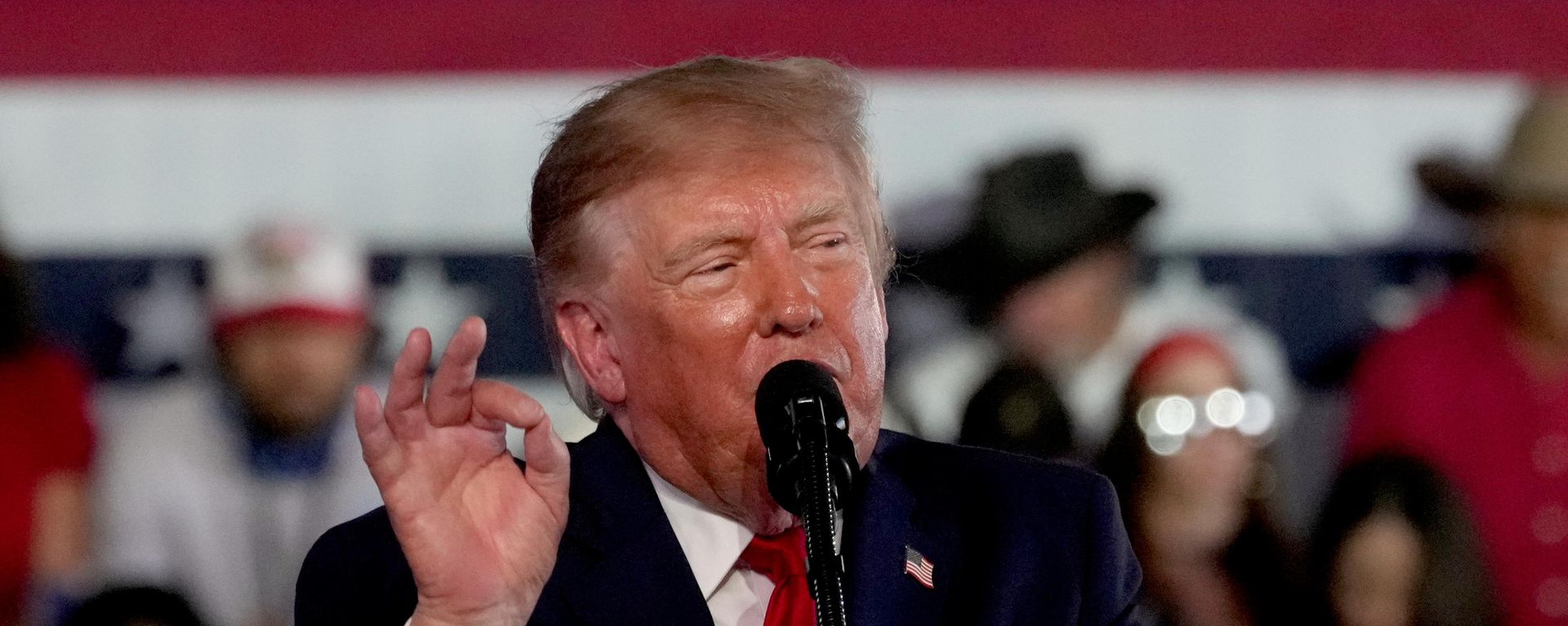 O presidente dos Estados Unidos, Donald Trump, durante campanha eleitoral no Texas, em 27 de outubro de 2026 - Sputnik Brasil, 1920, 27.10.2026