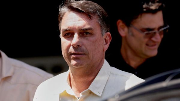 Flávio Bolsonaro cruza ponte para Argentina e decola rumo ao Equador, diz governo Milei - Sputnik Brasil