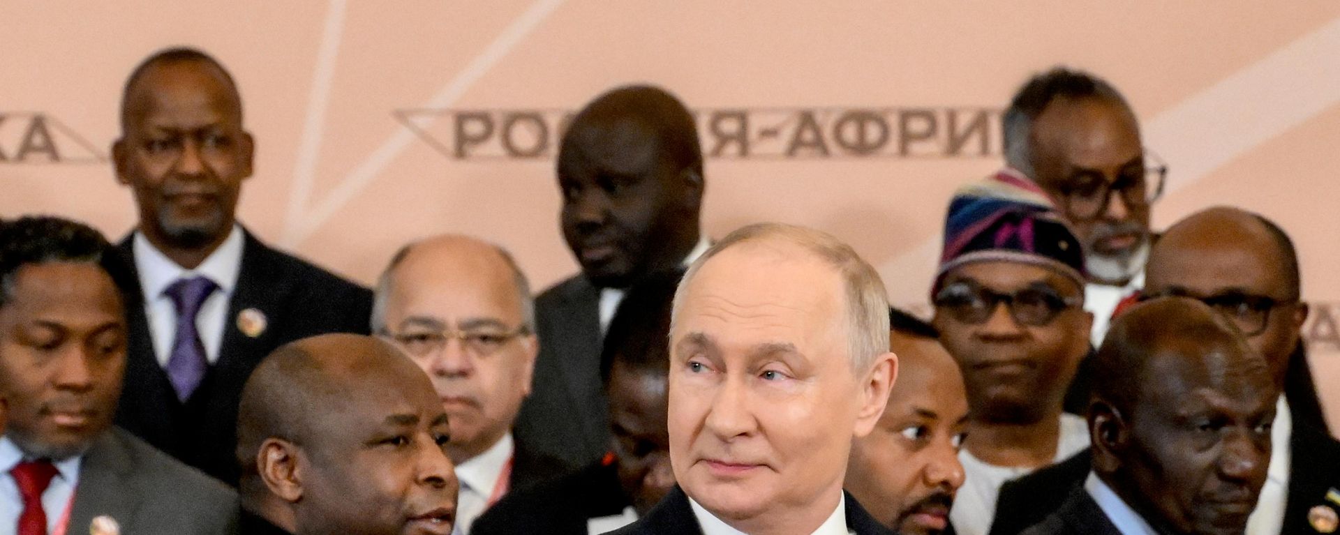 África e Rússia são aliados naturais na construção do mundo multipolar, declara Putin - Sputnik Brasil, 1920, 29.10.2026