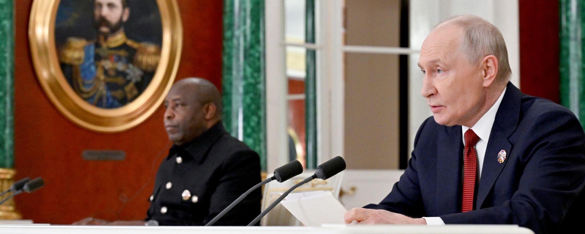Declaração à imprensa do presidente Vladimir Putin e do presidente do Burundi e da União Africana, Évariste Ndayishimiye - Sputnik Brasil, 1920, 29.10.2026