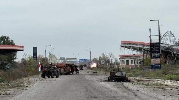 Sapadores russos realizam reconhecimento de engenharia e desminagem na área da cidade de Aleshki, região de Kherson - Sputnik Brasil