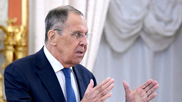 O ministro das Relações Exteriores da Rússia, Sergei Lavrov, antes de um encontro entre o presidente russo, Vladimir Putin, e o presidente egípcio, Abdel Fattah al-Sisi, à margem da 3ª Cúpula e Fórum Rússia-África. Moscou, 28 de outubro de 2026 - Sputnik Brasil