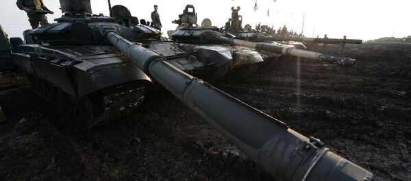 Tanques russos T-72 durante exercícios conjuntos sino-russos Missão Pacífica em 2013 Tanques russos T-72 durante exercícios conjuntos sino-russos Missão Pacífica em 2013 - Sputnik Brasil