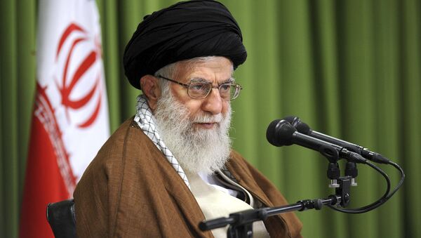 Líder supremo iraniano, Ali Khamenei, discursa em reunião em Teerã, Irã, outubro de 2017 - Sputnik Brasil