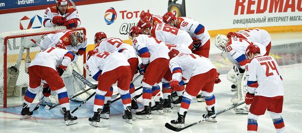 Jogadores da seleção russa de hóquei na partida da primeira etapa entre a Rússia e República Tcheca durante Euro Hockey Tour de 2017/2018 - Sputnik Brasil