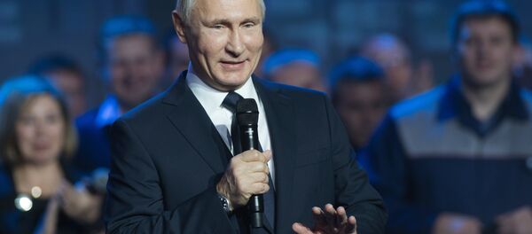 Presidente russo, Vladimir Putin, discursa perante funcionários da fábrica GAZ em Nizhny Novgorod, 6 de dezembro de 2017 - Sputnik Brasil