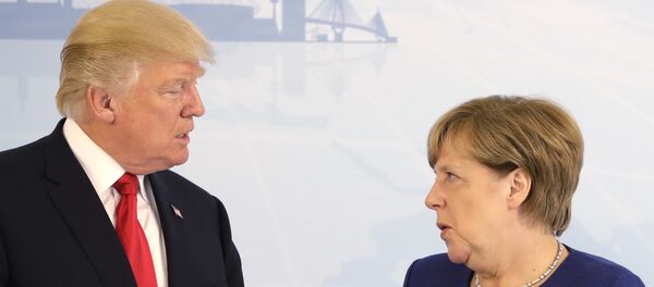 U.S. President Donald Trump, left, and German Chancellor Angela Merkel pose for a photograph prior to a bilateral meeting on the eve of the G-20 summit in Hamburg, northern Germany, Thursday, July 6, 2017 - Sputnik Brasil