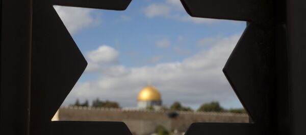 Cúpula da Mesquita Al-Aqsa na Cidade Velha, vista de uma porta em forma da Estrela de Davi, Jerusalém - Sputnik Brasil