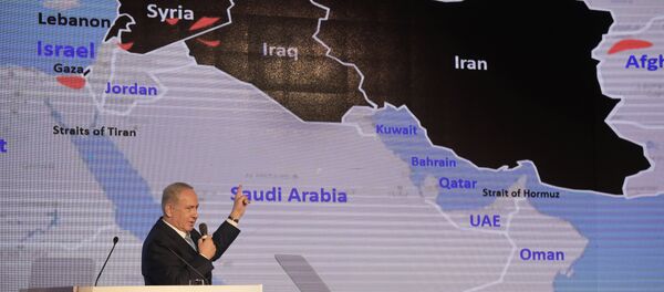 Primeiro-ministro de Israel, Benjamin Netanyahu, discursa durante conferência diplomática com o mapa no fundo, 6 de dezembro de 2017 - Sputnik Brasil