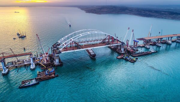 Obras de construção da ponte da Crimeia - Sputnik Brasil