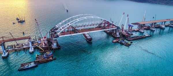 Obras de construção da ponte da Crimeia Obras de construção da ponte da Crimeia - Sputnik Brasil