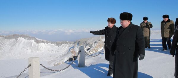 Kim Jong-un visita o topo da montanha sagrada Paektu - Sputnik Brasil