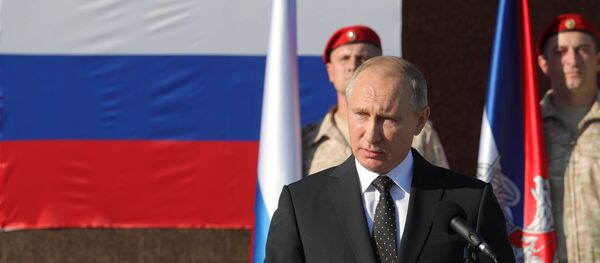 Presidente russo Vladimir Putin na base aérea russa de Hmeymim, na Síria, 11 de dezembro - Sputnik Brasil