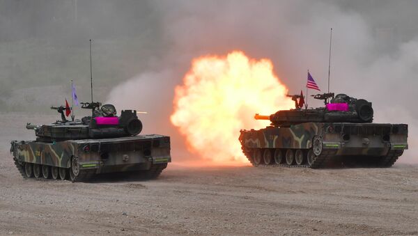 Tanques durante manobras militares entre os EUA e a Coreia do Sul (foto de arquivo) - Sputnik Brasil