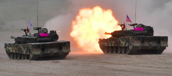 Tanques durante manobras militares entre os EUA e a Coreia do Sul (foto de arquivo) - Sputnik Brasil