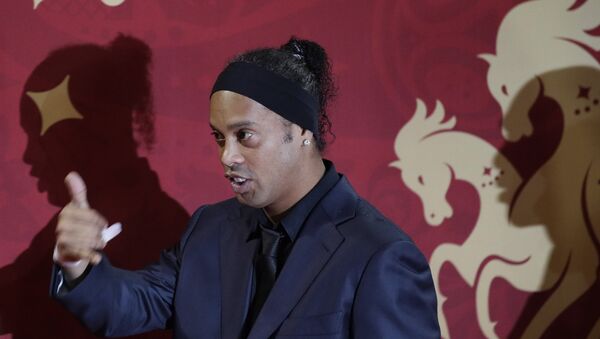 Ronaldinho Gaúcho durante cerimônia do sorteio dos grupos da Copa do Mundo da Rússia - Sputnik Brasil