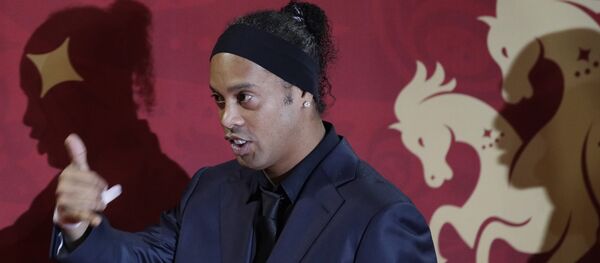 Ronaldinho Gaúcho durante cerimônia do sorteio dos grupos da Copa do Mundo da Rússia - Sputnik Brasil