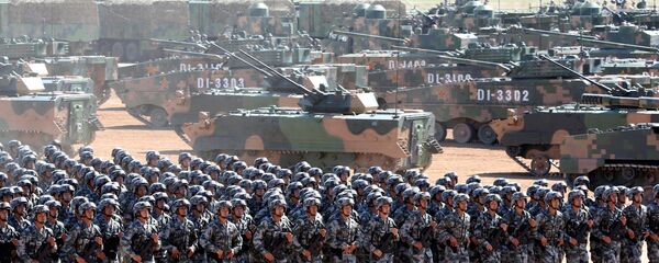 Soldiers of China's People's Liberation Army (PLA) take part in a military parade to commemorate the 90th anniversary of the foundation of the army at the Zhurihe military training base in Inner Mongolia Autonomous Region, China, July 30, 2017 - Sputnik Brasil