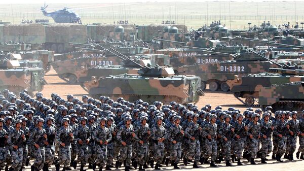 Soldiers of China's People's Liberation Army (PLA) take part in a military parade to commemorate the 90th anniversary of the foundation of the army at the Zhurihe military training base in Inner Mongolia Autonomous Region, China, July 30, 2017 - Sputnik Brasil