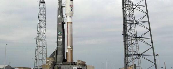 Veículo de Teste Orbital X-37B, da Força Aérea americana, conectada ao foguete Atlas V, em Cabo Canaveral, na Flórida, EUA - Sputnik Brasil