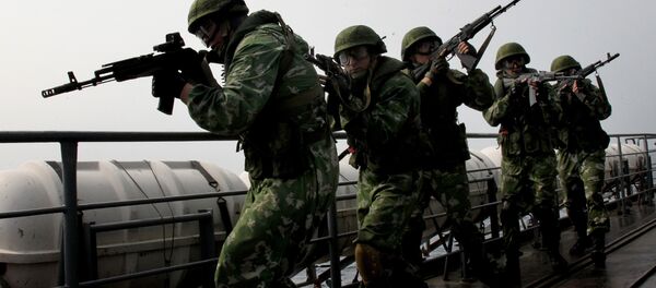 Fuzileiros da Frota do Pacífico da Marinha russa protegem a região de Kamchatka (Extremo Oriente russo) - Sputnik Brasil