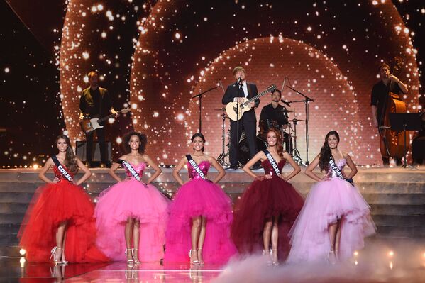 Cantor britânico, Ed Sheeran, no concurso Miss França 2018 - Sputnik Brasil