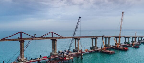 Vista da Ponte da Crimeia através do estreito de Kerch - Sputnik Brasil